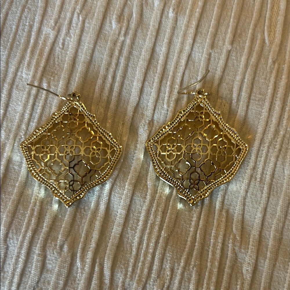 Elegant Gold Filigree Earrings